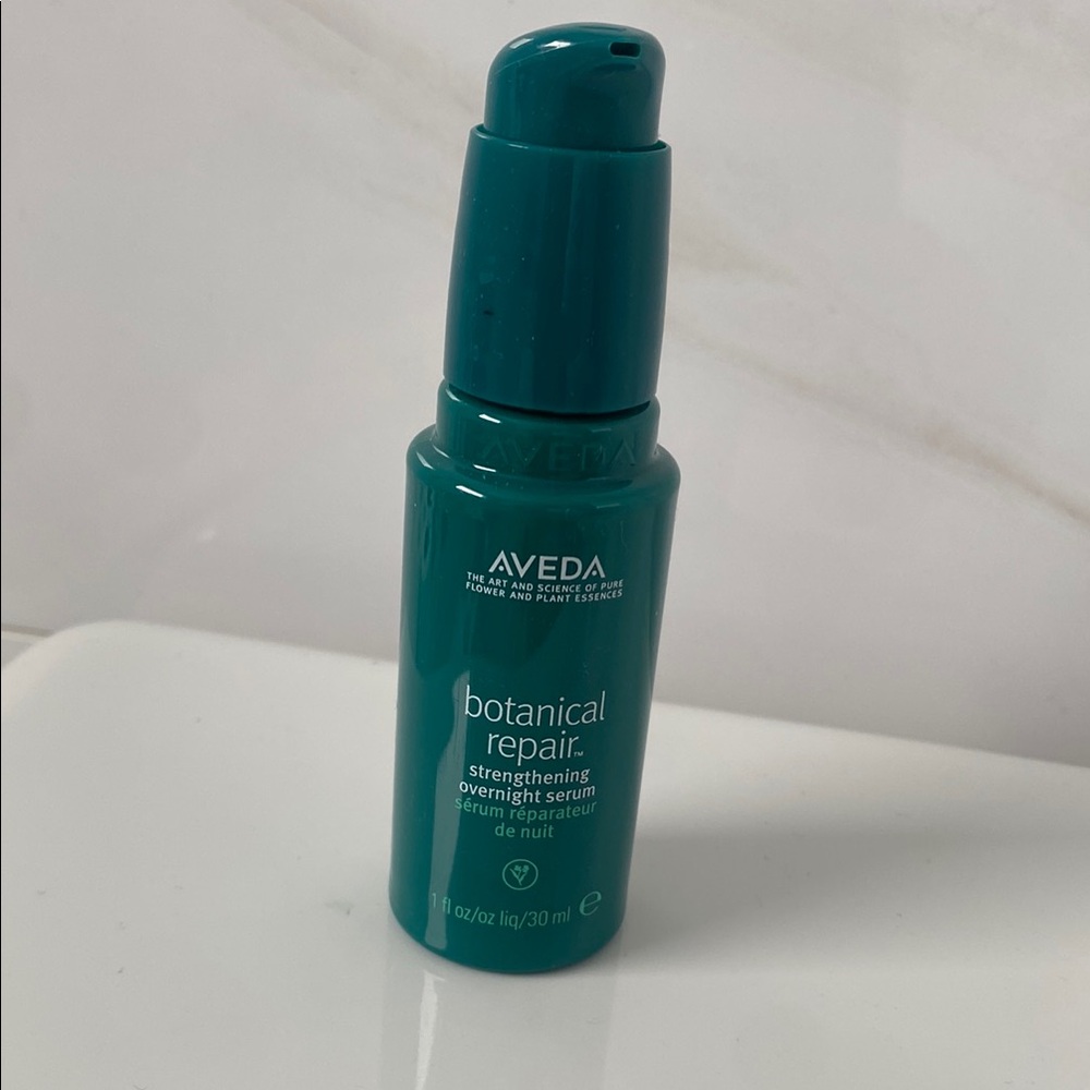 Aveda Botanical Repair Strengthening Serum in Teal